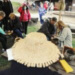 26.09.2020 Chęciny. Pokaz poświęcony bartnictwu i pszczelarstwu / Jarosław Kubalski / Radio Kielce