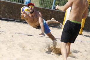 08.08.2020 Kielce. Basen przy ulicy Szczecińskiej. Turniej siatkówki plażowej / Jarosław Kubalski / Radio Kielce