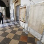 25.08.2020. Święty Krzyż. Klasztor. Krużganki / Jarosław Kubalski / Radio Kielce