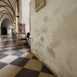 25.08.2020. Święty Krzyż. Klasztor. Krużganki / Jarosław Kubalski / Radio Kielce