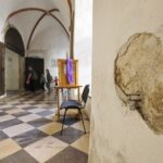 25.08.2020. Święty Krzyż. Klasztor. Krużganki / Jarosław Kubalski / Radio Kielce