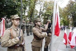 27.09.2020 Kielce. Uroczystości przed pomnikiem Armii Krajowej w 81. rocznicę utworzenia Polskiego Państwa Podziemnego / Jarosław Kubalski / Radio Kielce