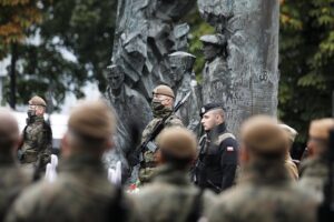 27.09.2020 Kielce. Uroczystości przed pomnikiem Armii Krajowej w 81. rocznicę utworzenia Polskiego Państwa Podziemnego / Jarosław Kubalski / Radio Kielce