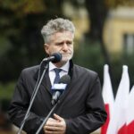 27.09.2020 Kielce. Uroczystości przed pomnikiem Armii Krajowej w 81. rocznicę utworzenia Polskiego Państwa Podziemnego. Senator Krzysztof Słoń / Jarosław Kubalski / Radio Kielce