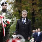 27.09.2020 Kielce. Uroczystości przed pomnikiem Armii Krajowej w 81. rocznicę utworzenia Polskiego Państwa Podziemnego. Senator Krzysztof Słoń / Jarosław Kubalski / Radio Kielce
