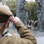 27.09.2020 Kielce. Uroczystości przed pomnikiem Armii Krajowej w 81. rocznicę utworzenia Polskiego Państwa Podziemnego / Jarosław Kubalski / Radio Kielce