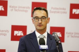 30.09.2020 Kielce. PŚk. Konferencja prasowa. Dr hab. Jakub Takosoglu / Jarosław Kubalski / Radio KielceE