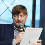 05.09.2020 Kielce. Mediateka na dworcu autobusowym. Narodowe Czytanie "Balladyny" J. Słowackiego. Pisarz Alek Rogoziński / Jarosław Kubalski / Radio Kielce