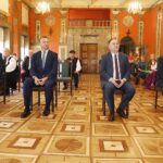 09.09.2020 Kielce. WDK. Wręczenie nagród w konkursie na najpiękniejszy wieniec dożynkowy województwa świętokrzyskiego. Od lewej: marszałek Andrzej Bętkowski, starosta sandomierski Marcin Piwnik, poseł Marek Kwitek i członek zarządu województwa Marek Jońca / Jarosław Kubalski / Radio Kielce