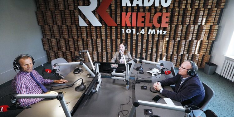 09.09.2020 Radio Kielce. Punkty Widzenia. Od lewej wójt gminy Piekoszów Zbigniew Piątek, prowadząca audycję Iwona Murawska i  dr n. med. Marcin Pasiarski / Jarosław Kubalski / Radio Kielce