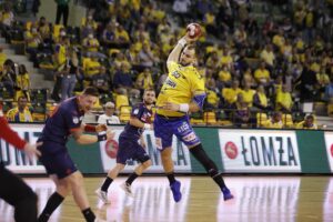 11.09.2020 Kielce. PGNiG Superliga. Mecz Łomża Vive Kielce - Sandra Spa Pogoń Szczecin. Arciom Karalok / Jarosław Kubalski / Radio Kielce