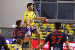 11.09.2020 Kielce. PGNiG Superliga. Mecz Łomża Vive Kielce - Sandra Spa Pogoń Szczecin. Branko Vujović / Jarosław Kubalski / Radio Kielce