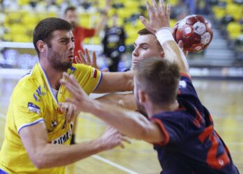 11.09.2020 Kielce. PGNiG Superliga. Mecz Łomża Vive Kielce - Sandra Spa Pogoń Szczecin. Branko Vujović / Jarosław Kubalski / Radio Kielce