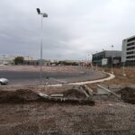 28.09.2020. Kielce. Budowa stadionu lekkoatletycznego Politechniki Świętokrzyskiej. Na zdjęciu: Anna Krupka - wiceminister sportu i prof. Zbigniew Koruba, rektor Politechniki Świętokrzyskiej / Marta Gajda / Radio Kielce