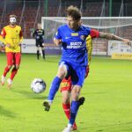 11.09.2020. Niepołomice. 3. kolejka Fortuna 1 ligi: Puszcza Niepołomice - Korona Kielce / Krzysztof Bujnowicz / Radio Kielce