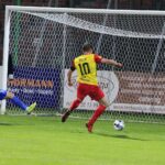 11.09.2020. Niepołomice. 3. kolejka Fortuna 1 ligi: Puszcza Niepołomice - Korona Kielce / Krzysztof Bujnowicz / Radio Kielce