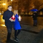 30.09.2020. Ostrowiec Św. Uroczystości upamiętniające pomordowanych ostrowczan we wrześniu 1942 roku. Na zdjęciu: Dariusz Kaszuba i Renata Duda - radni miejscy PiS / Emilia Sitarska / Radio Kielce