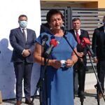 14.09.2020. Ostrowiec Św. Placówka PSG wróciła do miasta. Na zdjęciu (przemawia): Marzena Dębniak - starosta ostrowiecki / Emilia Sitarska / Radio Kielce