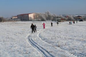 Stowarzyszenie „Aktywna Kraina” z Woli Wiśniowskiej zorganizowało kurs narciarstwa biegowego. / Grażyna Szlęzak-Wójcik / Radio Kielce