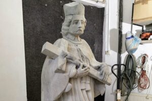 Wąchock. Figura św. Jana Nepomucena po renowacji / Towarzystwo Przyjaciół Wąchocka