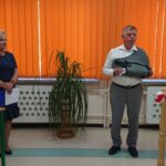 22.09.2020 Janik. Otwarcie po remoncie stołówki w Zespole Szkolno-Przedszkolnym. Na zdjęciu (od lewej): Anna Buczkowska - dyrektor Zespołu Szkolno-Przedszkolnego w Janiku, senator Jarosław Rusiecki / Emilia Sitarska / Radio Kielce