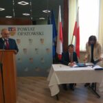 28.09.2020 Opatów. Konsultacje w sprawie strategii województwa świętokrzyskiego. Na zdjęciu )od lewej): Tomasz Staniek - starosta opatowski, Grzegorz Gajewski - burmistrz Opatowa / Emilia Sitarska / Radio Kielce