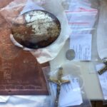 17.09.2020. Kąty Stare. Odkrycia podczas prac archeologicznych - tablice nagrobne / ks. Witold Januś