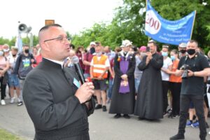 07.09.2020 Sulisławice. Uroczystości z okazji święta Narodzenia Najświętszej Marii Panny połączone z odpustem. Na zdjęciu Ojciec Artur Traczewski, kustosz Sanktuarium Maryjnego w Sulisławicach / Grażyna Szlęzak-Wójcik / Radio Kielce