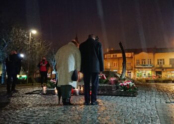 30.09.2020. Ostrowiec Św. Uroczystości upamiętniające pomordowanych ostrowczan we wrześniu 1942 roku / Emilia Sitarska / Radio Kielce