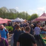 02.05.2020. Ostrowiec Świętokrzyski. Targowisko miejskie w czasie pandemii / Emilia Sitarska / Radio Kielce