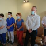 23.09.2020 Ostrowiec Św. Uroczystość wniesienia do kaplicy hospicjum relikwii św. Jana Pawła II / Emilia Sitarska / Radio Kielce