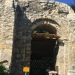 17.09.2020. Kąty Stare. Pozostalości kaplicy św. Anny przy kompleksie klasztornym - kaplica zniszczona podczas wysadzenia przez Niemców kościoła w 1944 roku / ks. Witold Januś