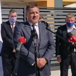 14.09.2020. Ostrowiec Św. Placówka PSG wróciła do miasta. Na zdjęciu (przemawia): Ireneusz Krupa - prezes zarządu Polskiej Spółki Gazownictwa / Emilia Sitarska / Radio Kielce