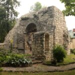 17.09.2020. Kąty Stare. Ruiny kaplicy św. Anny / ks. Witold Januś