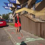 23.09.2020 Kielce. Happening „Dzień bez samochodu na chodniku”. Na zdjęciu Milena Rot z Fundacji „Szansa dla Niewidomych” / Iwona Murawska / Radio Kielce