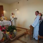 23.09.2020 Ostrowiec Św. Uroczystość wniesienia do kaplicy hospicjum relikwii św. Jana Pawła II. Na zdjęciu (po prawej): senator Jarosław Rusiecki / Emilia Sitarska / Radio Kielce