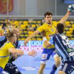 23.09.2020 Kielce. Liga Mistrzów. Mecz Łomża Vive Kielce - MOL Pick Szeged. Na zdjęciu: Alex Dujszebajew / Wiktor Taszłow / Radio Kielce