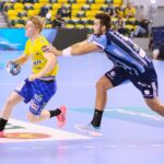 23.09.2020 Kielce. Liga Mistrzów. Mecz Łomża Vive Kielce - MOL Pick Szeged. Na zdjęciu (z lewej): Haukur Thrastarson / Wiktor Taszłow / Radio Kielce