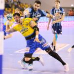 23.09.2020 Kielce. Liga Mistrzów. Mecz Łomża Vive Kielce - MOL Pick Szeged. Rzuca Nicolas Tournat / Wiktor Taszłow / Radio Kielce