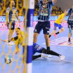 23.09.2020 Kielce. Liga Mistrzów. Mecz Łomża Vive Kielce - MOL Pick Szeged. Rzuca Nicolas Tournat / Wiktor Taszłow / Radio Kielce