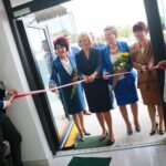24.09.2020. Łopuszno. Otwarcie Centrum Edukacji Lokalnej. Na zdjęciu: Elżbieta Korus - dyrektor Regionalnego Ośrodka Polityki Społecznej, Renata Janik - wicemarszałek województwa świętokrzyskiego, Irena Marcisz - wójt gminy Łopuszno, Małgorzata Gusta - członek zarządu powiatu włoszczowskiego / Wiktor Taszłow / Radio Kielce