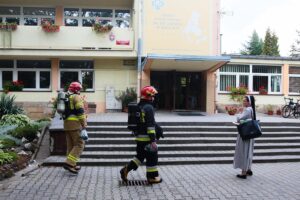 24.09.2020. Kielce. Alarm bombowy w Szkole Podstawowej Sióstr Nazaretanek / Wiktor Taszłow / Radio Kielce