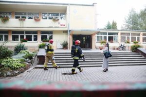 24.09.2020. Kielce. Alarm bombowy w Szkole Podstawowej Sióstr Nazaretanek / Wiktor Taszłow / Radio Kielce