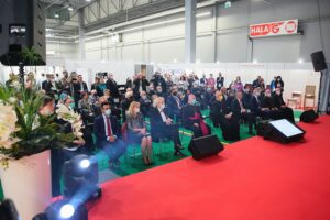 28.09.2020. Kielce. SACROEXPO - XXI Międzynarodowa Wystawa Budownictwa i Wyposażenia Kościołów, Sztuki Sakralnej i Dewocjonaliów / Wiktor Taszłow / Radio Kielce