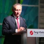 28.09.2020. Kielce. SACROEXPO - XXI Międzynarodowa Wystawa Budownictwa i Wyposażenia Kościołów, Sztuki Sakralnej i Dewocjonaliów. Na zdjęciu: Zbigniew Koniusz - wojewoda świętokrzyski / Wiktor Taszłow / Radio Kielce