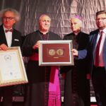 28.09.2020. Kielce. SACROEXPO - XXI Międzynarodowa Wystawa Budownictwa i Wyposażenia Kościołów, Sztuki Sakralnej i Dewocjonaliów. Na zdjęciu (od lewej): Andrzej Mochoń - prezes zarządu Targów Kielce, Salvatore Pennacchio - nuncjusz apostolski w Polsce, biskup Marian Florczyk, Paweł Łukaszewski / Wiktor Taszłow / Radio Kielce