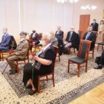 28.09.2020. Kielce. Wręczenie Medali Stulecia Odzyskania Niepodległości oraz Złotych Krzyży Zasługi / Wiktor Taszłow / Radio Kielce