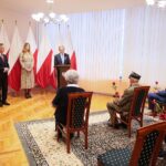 28.09.2020. Kielce. Wręczenie Medali Stulecia Odzyskania Niepodległości oraz Złotych Krzyży Zasługi / Wiktor Taszłow / Radio Kielce