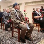 28.09.2020. Kielce. Wręczenie Medali Stulecia Odzyskania Niepodległości oraz Złotych Krzyży Zasługi. Na zdjęciu (w środku): Władysław Nowak / Wiktor Taszłow / Radio Kielce