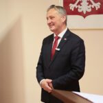 28.09.2020. Kielce. Wręczenie Medali Stulecia Odzyskania Niepodległości oraz Złotych Krzyży Zasługi. Na zdjęciu: Zbigniew Koniusz - wojewoda świętokrzyski / Wiktor Taszłow / Radio Kielce